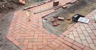 Укладка тротуарной плитки в Слободской в октябре