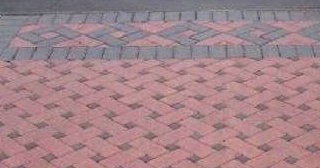 Укладка тротуарной плитки на старое бетонное основание в Слободской в октябре