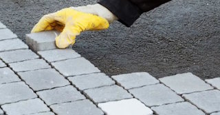Укладка брусчатки в Слободской - цена от 824 руб. за м2 | ТротуарнаяПлитка