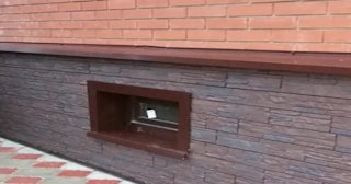 Облицовка цоколя панелями под камень в Слободской в октябре
