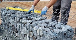 Устройство подпорной стенки из габионов в Слободской в октябре